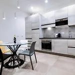 Diaz 67 By 